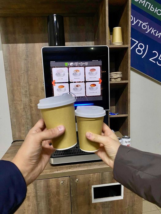 Современный кофейный аппарат самообслуживания