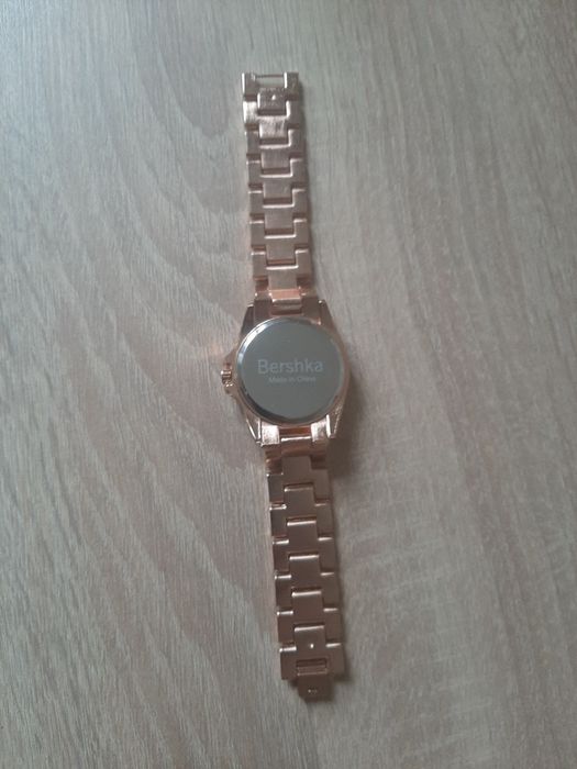 Ceas Damă Bershka Rose Gold – Stil Elegant / Casual