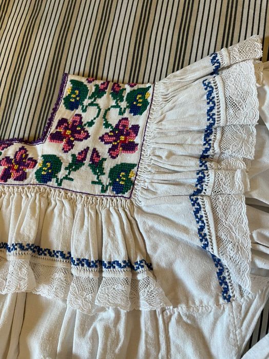 Ie - camasa traditionala, veche, cu poale, cusuta manual