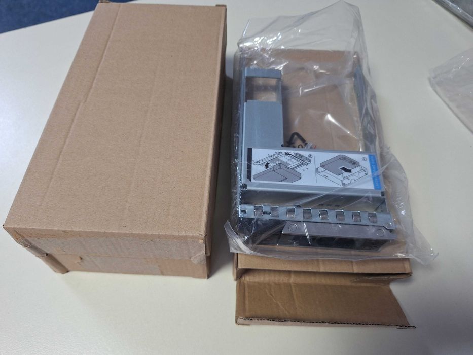 New Dell Caddy 3,5'' 0X7K8W + Adapter Dell 09W8C4 Hot Swap to 2,5''