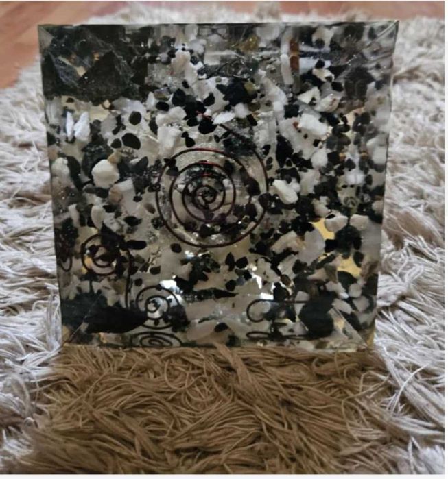 Piramida orgon yng yang 16,5x 16 handmade