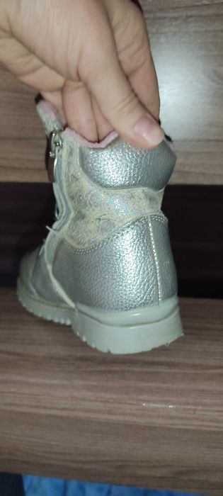 Продам теплые зимние ботинки на девочку