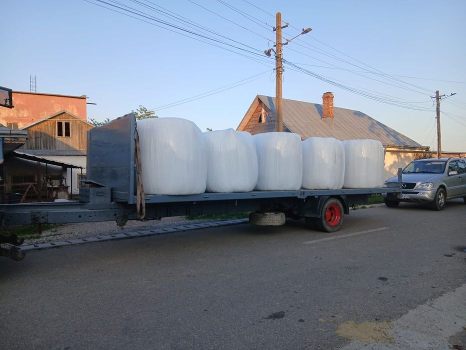 Trailer baloți remorcă agricolă foarte robustă, construită din șasiu de tir, ideală pentru transport baloți, dar și pentru multe alte lucrări agricole