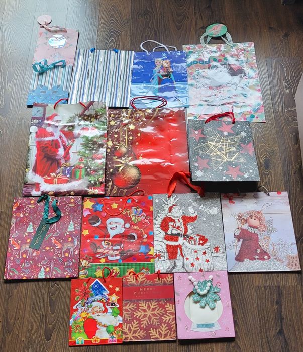 Подаръчни празнични коледни торбички