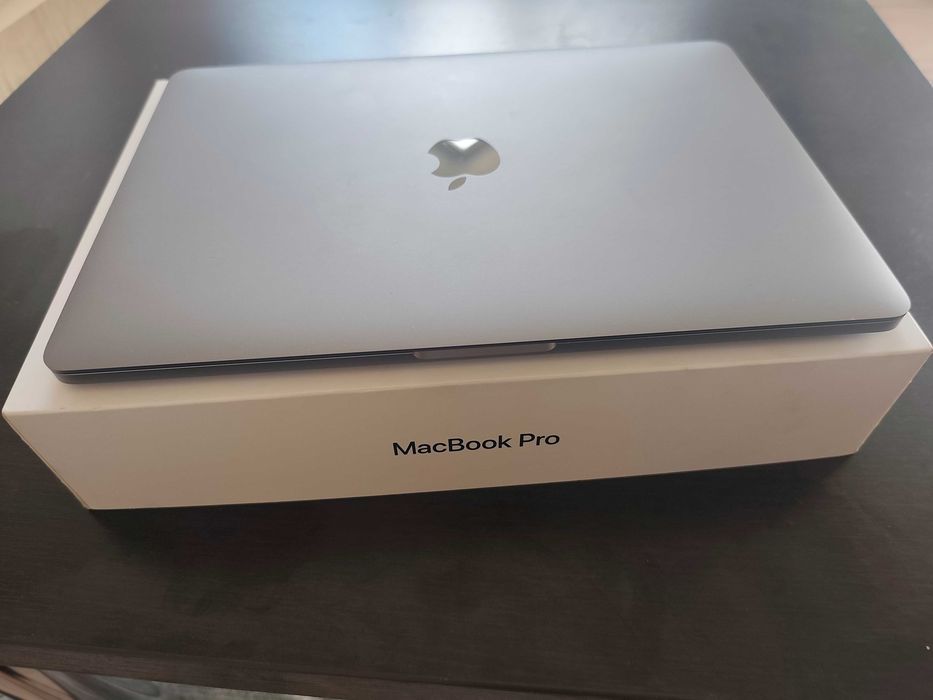Macbook Pro 13 2018 i7 16GB RAM 1TB