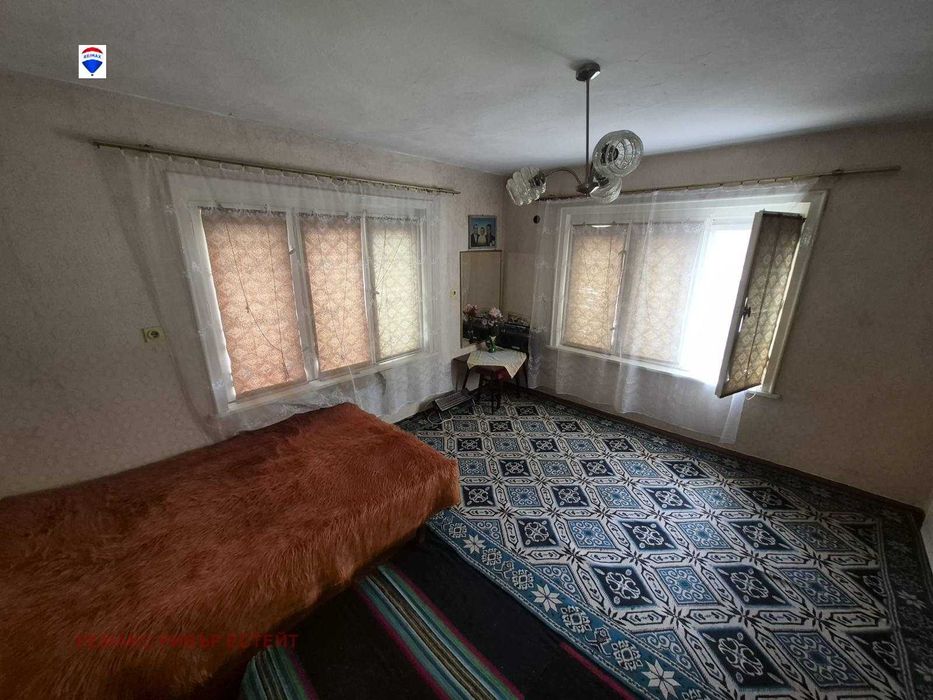 Селска къща с голям двор в с. Караманово