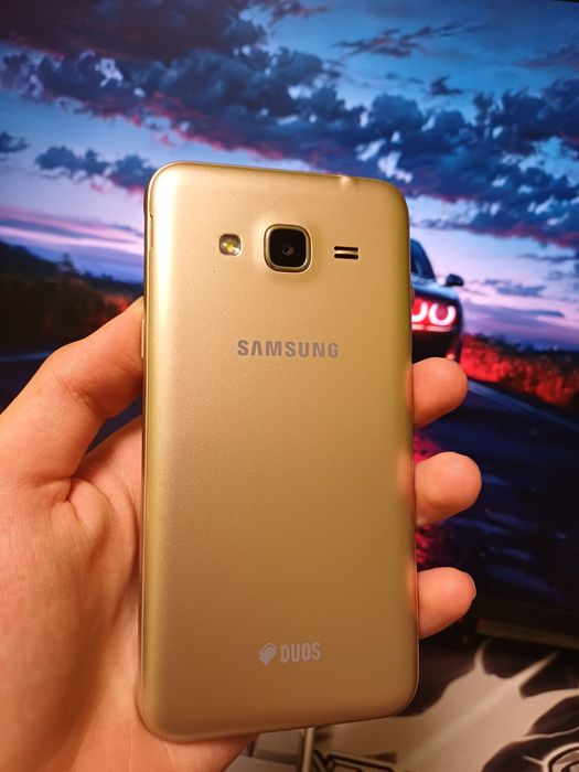 Телефон Samsung Galaxy J3 (2016)