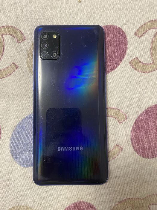 Продам Самсунг А30