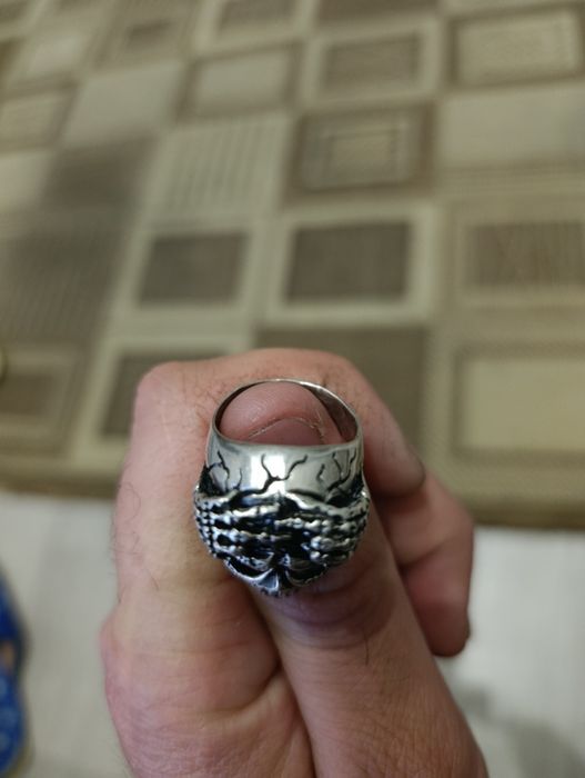 Продам серебренную печатку Череп