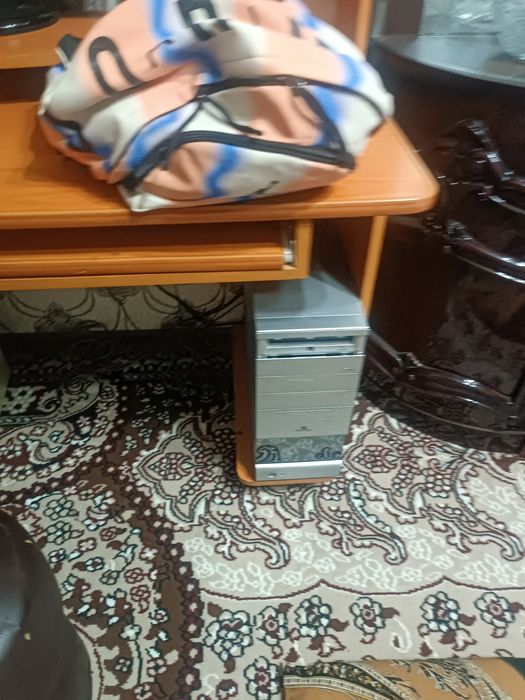 Большой Компьютер  хорошим состояние  почти не пользовались