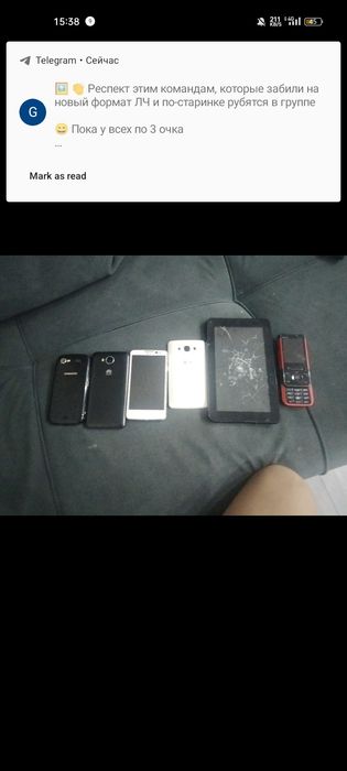 Прадаю телефон 3работает 2 не
