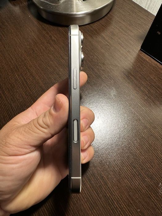 iPhone 16 PRO Natural Titanium + Lake Green MagSafe калъф и зарядно