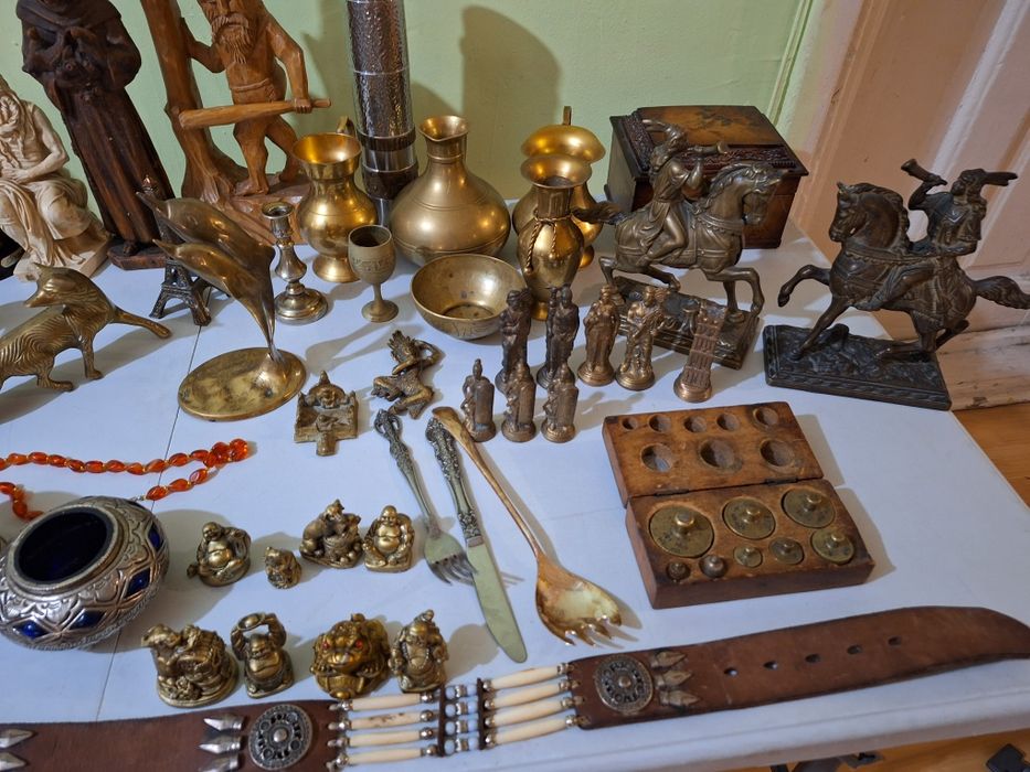 Vând obiecte vechi din bronz