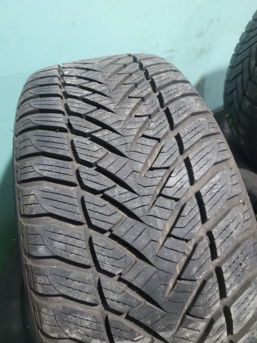 3 бр зимни 225/45/17 Goodyear Runflatt