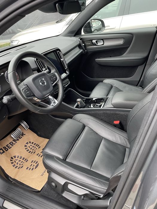 Volvo XC40 D4 190cp AWD