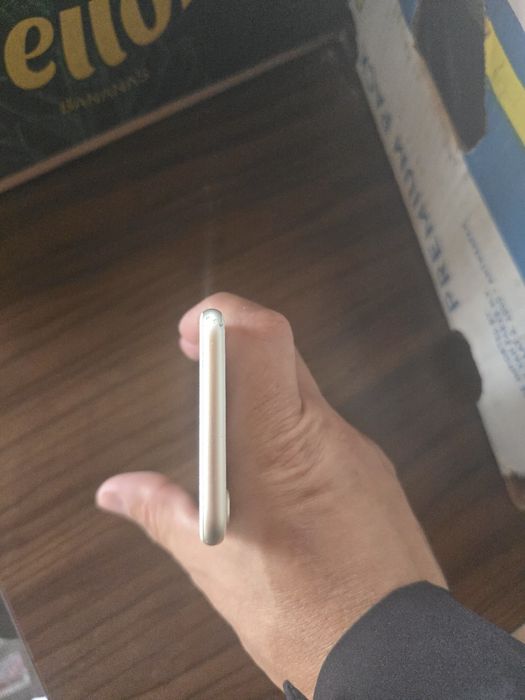 Vand sau schimb cu scule(drujba) Iphone 7 gold