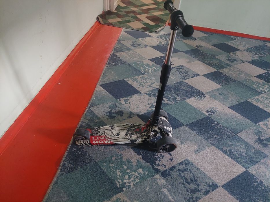 Велосипед, машина  и самокат