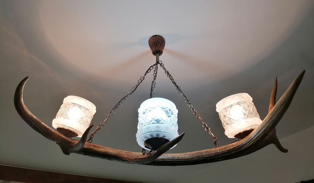 Vând candelabru corn cerb autentic