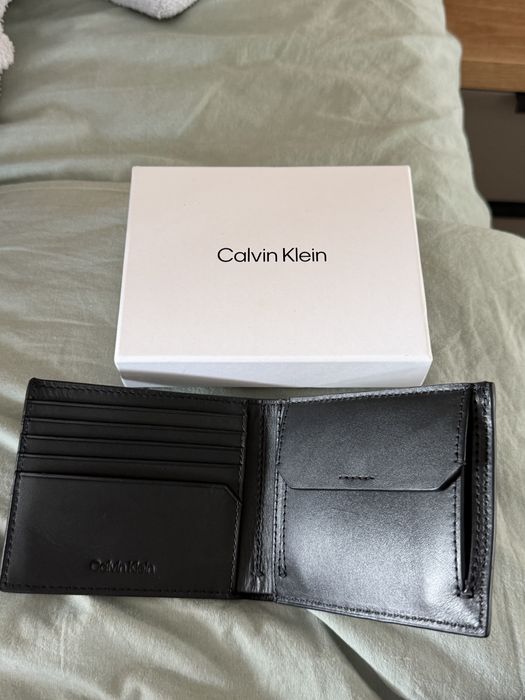 Портфейл calvin klein ЧИСТО НОВ