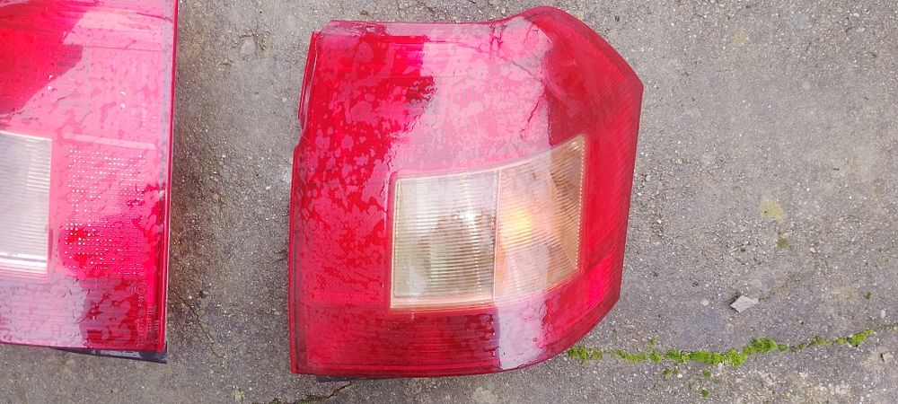 Фарове и стопове за тойота Корола 2004 г 50 лв