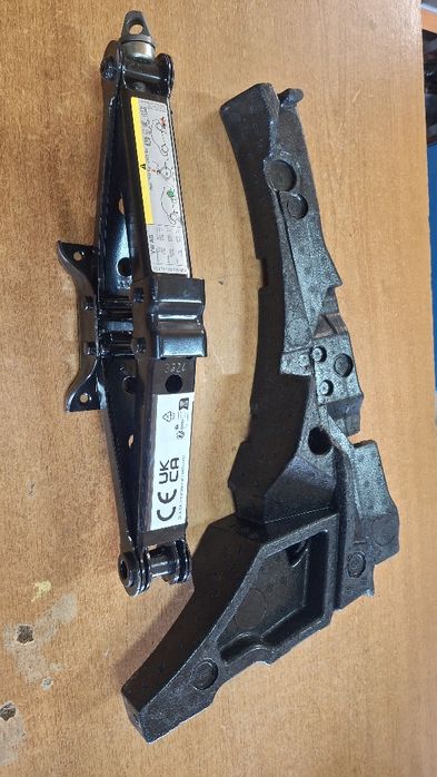 Cric cheie de roti Golf 7 Octavia Audi originale 2012+