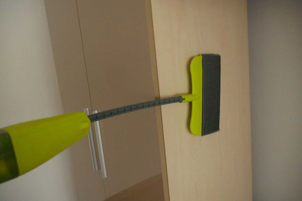 Mop plat cu pulverizator Rovus, microfibra, maner extensibil, 59 x 9 cm