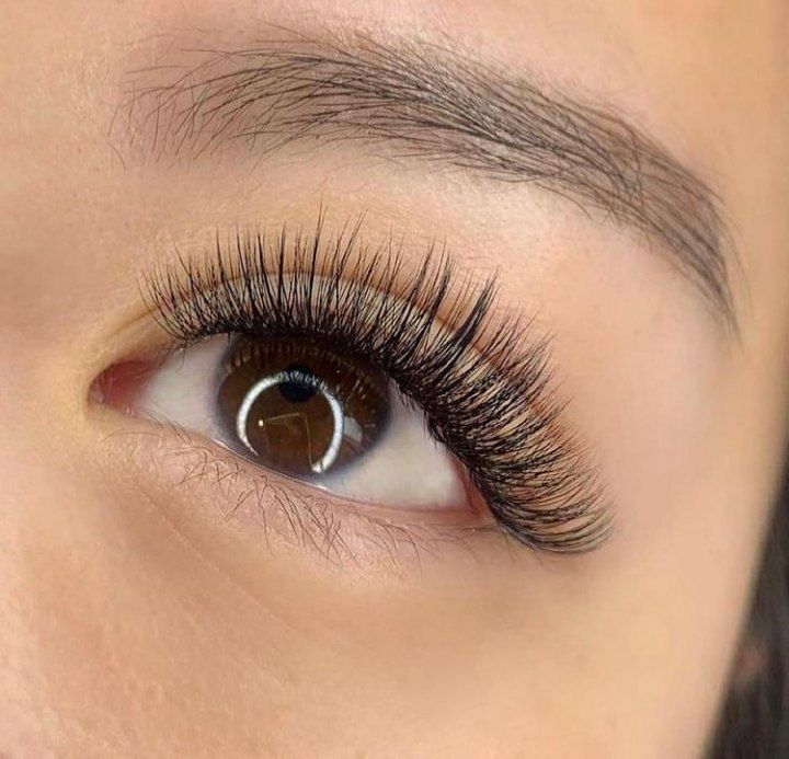 Я профессиональный мастер наращивание ресниц и ламинация