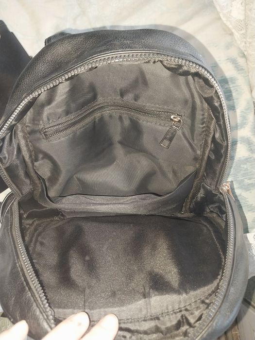 Черна дамска раница