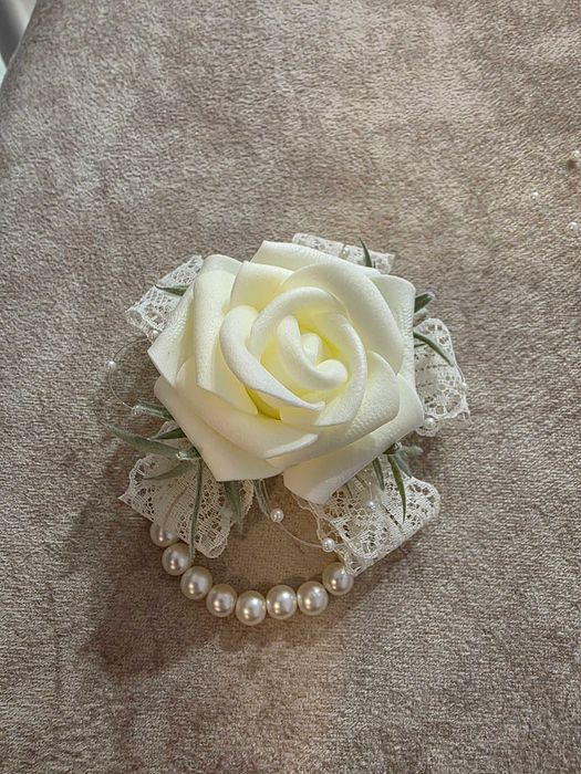 Сватбени бутониери и гривни