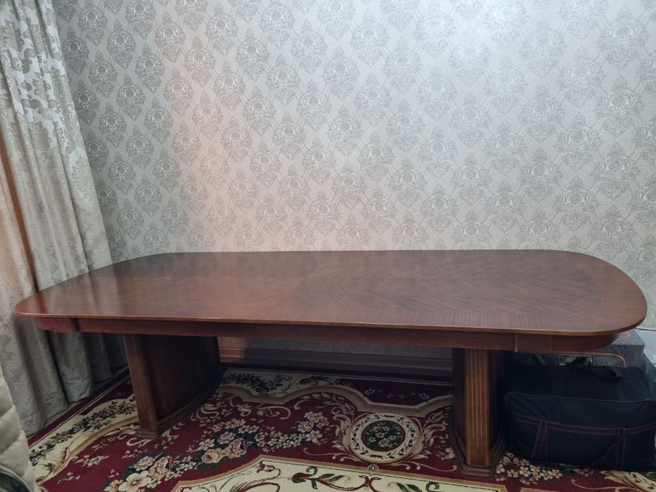 продается стол для гостинной. внимательно читайте описание
