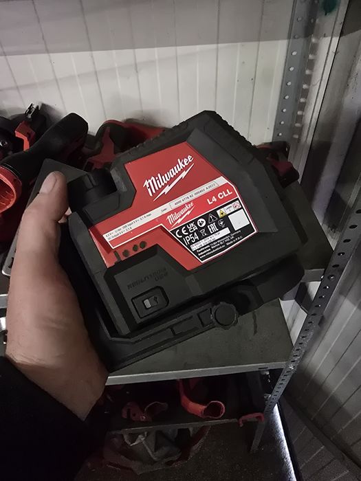 Vand lasere profesionale cu baterie inclusa