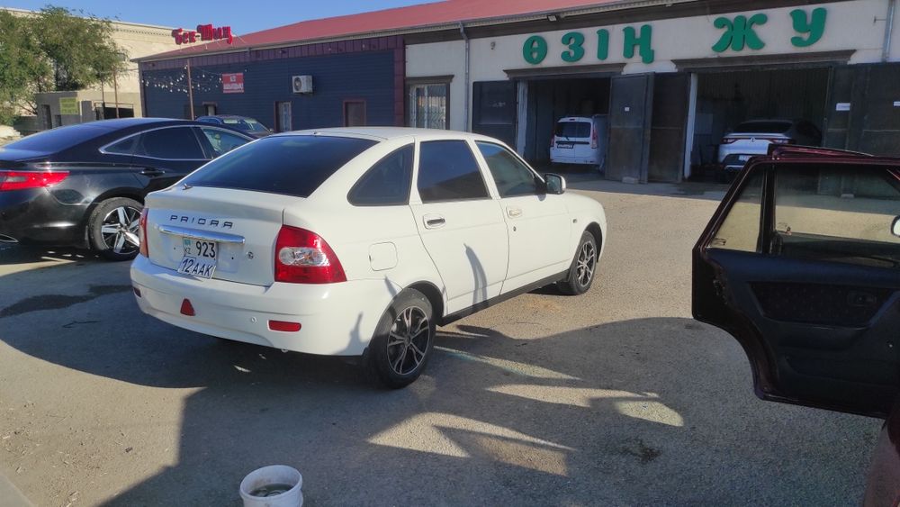 Автомобиль лада приора продам