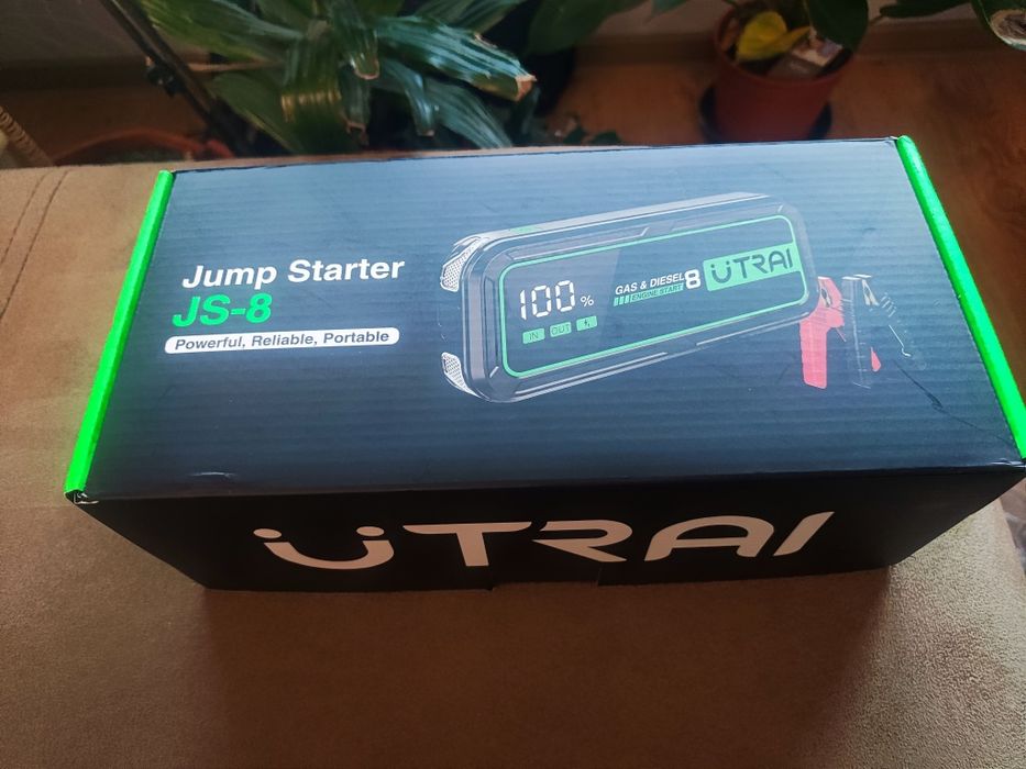 UTRAI Jump Starter JS-8 стартерно устройство
