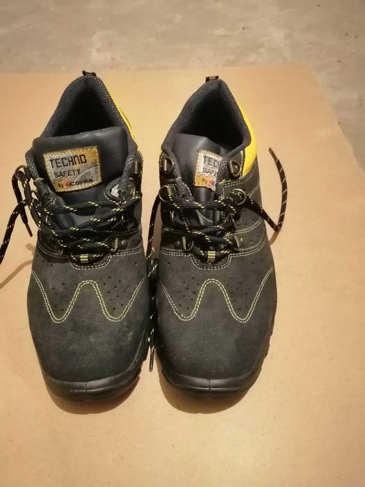 Работни обувки...