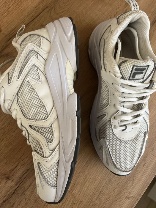 Страхотни бели маратонки Fila