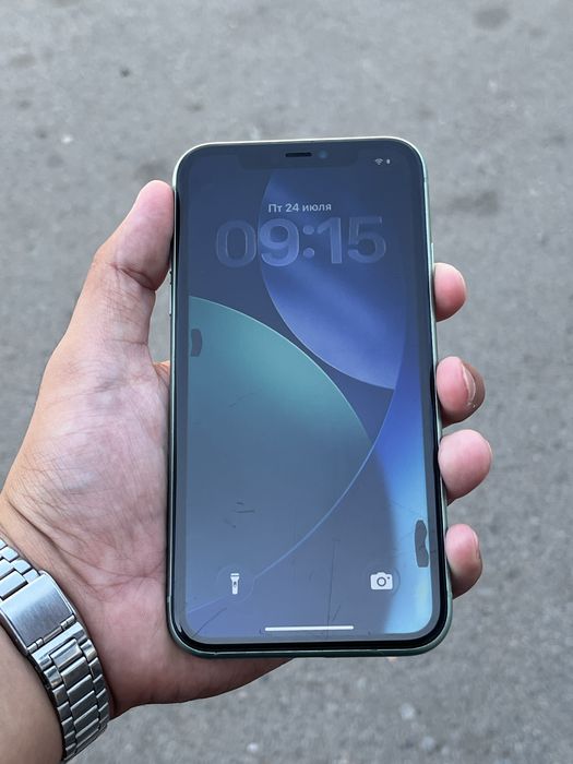Продам айфон 11