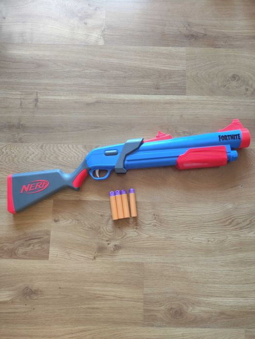 Продавам пушка Fortnite