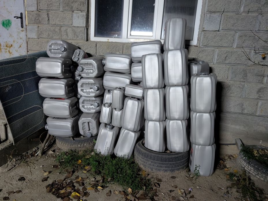 Канистры, емкость 20литр, 5литров