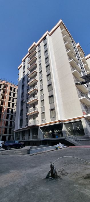 Golden city 3-xonali 72kv kvartira sotiladi
