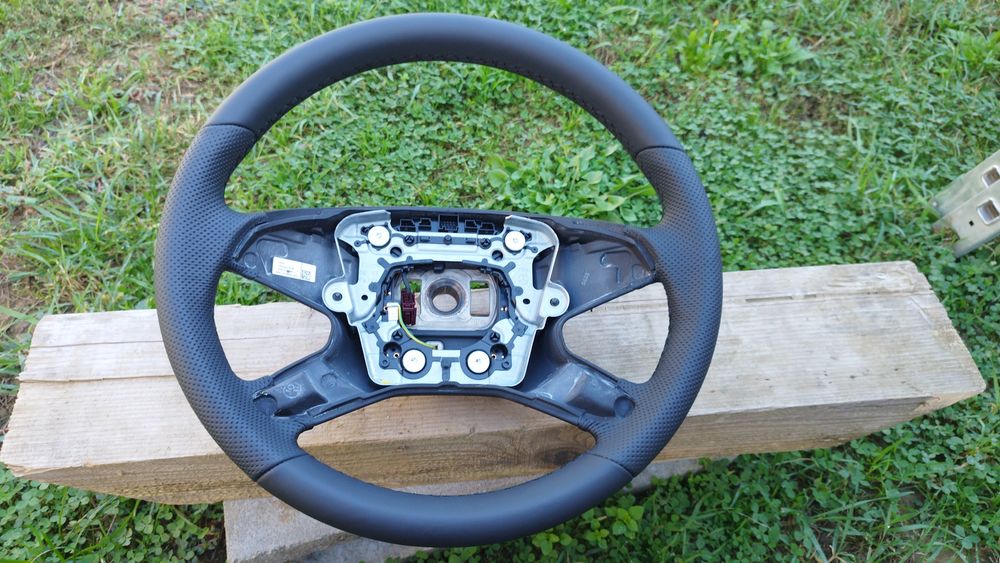 Îmbrac volane in piele