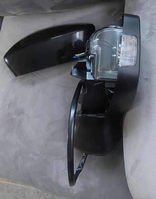 Продавам външно огледало