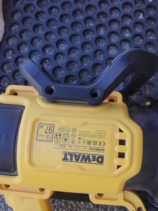 Dewalt suflanta pe baterie