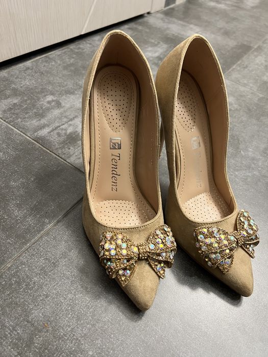 Високи обувки