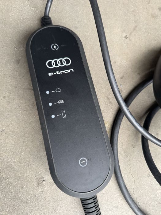 Оригинална зарядна станция Audi e-tron quattro 50/55 + wall mount (нов)