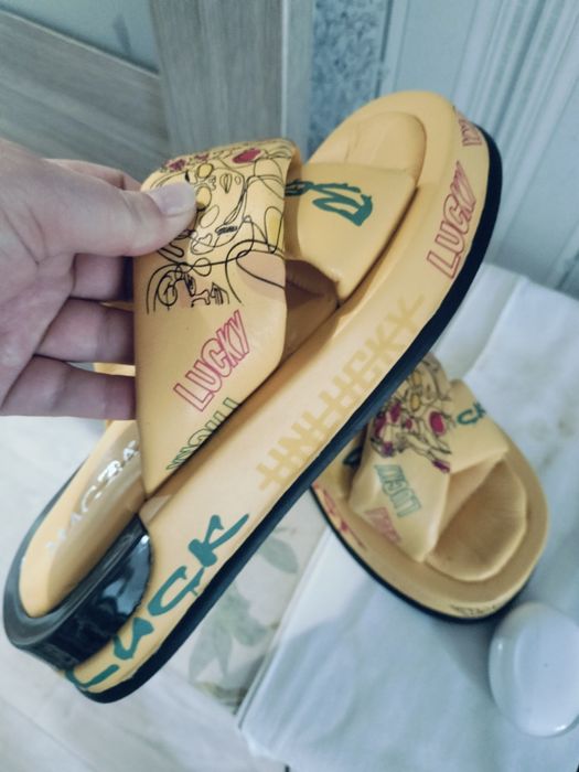 Продается летние тапочки женские