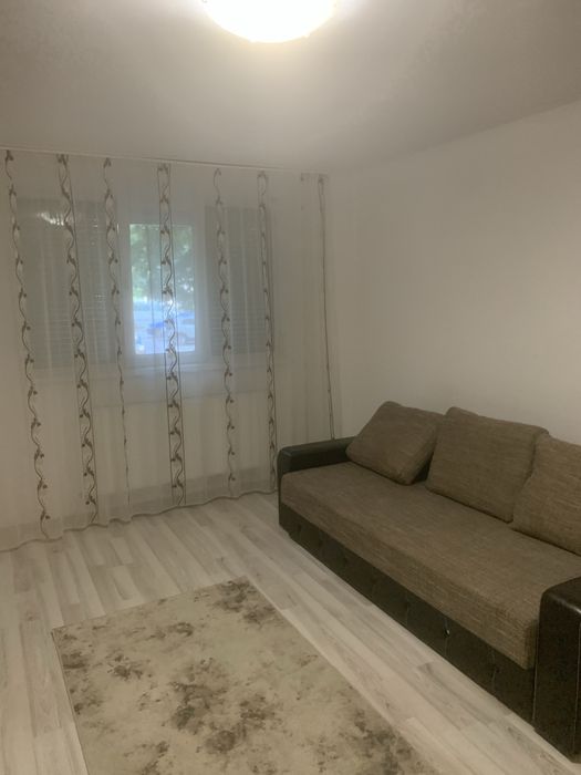 Persoană fizică inchiriez  apartament cu două camere Micro21