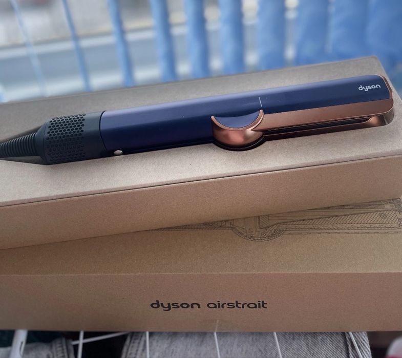 Dyson Airstrait - чисто нов, в оригинална кутия