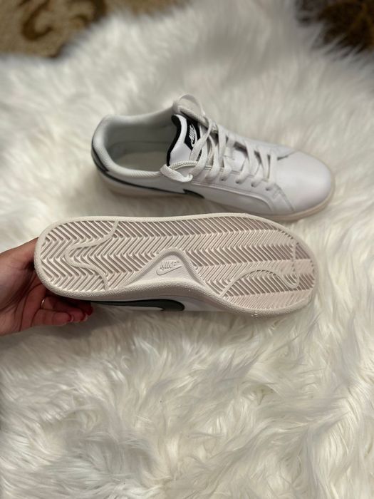 Vând Adidași Nike 40.5