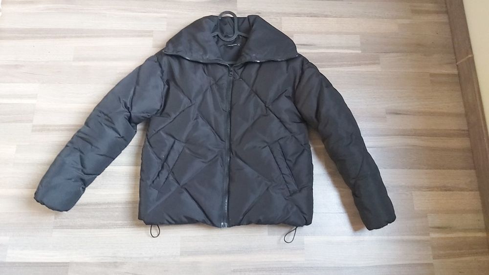 Geaca neagra cu guler