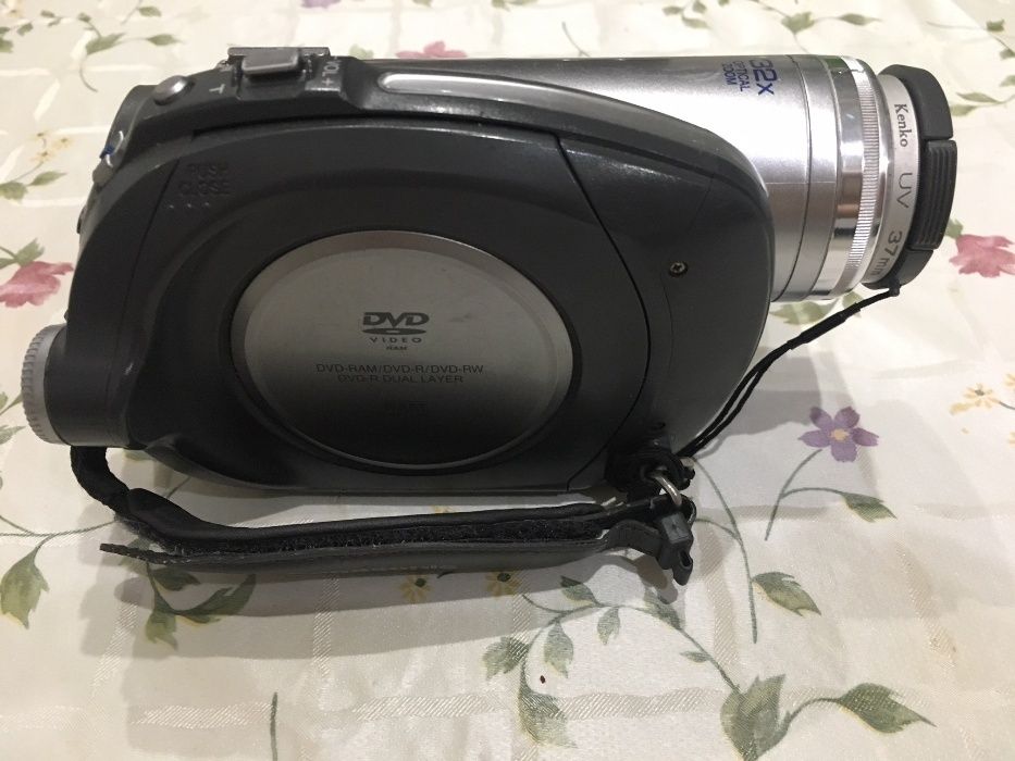 продам видеокамеру Panasonic VDR-D220